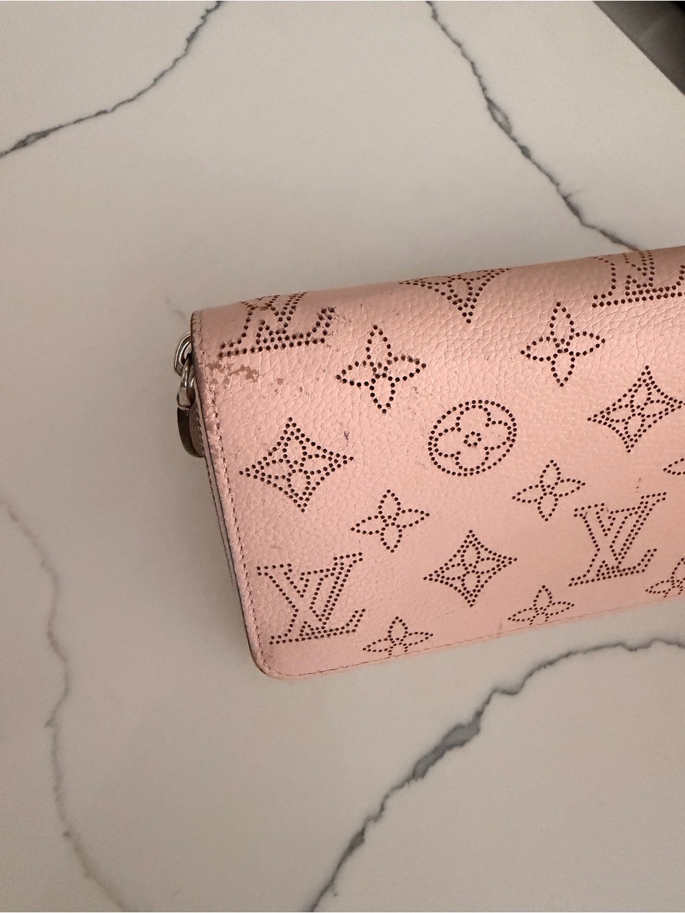 Louis Vuitton Blush Mahina Monogram Zippy - Picture 7 of 11